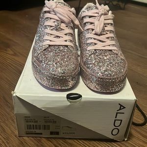 Super sparkly gorgeous brand new with box only ever tried on in the store